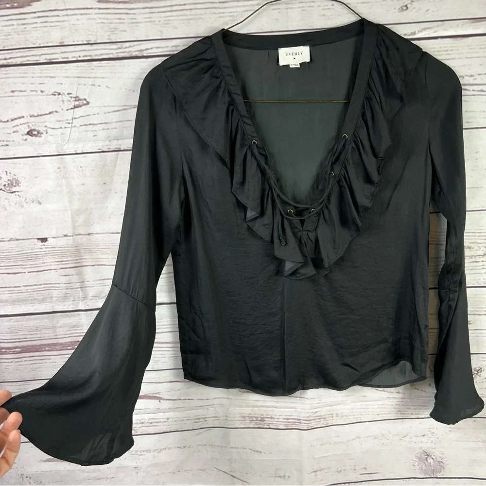 Everly long bell sleeve loose fit lace up front blouse Sz S